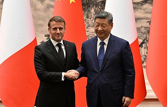 Макрон в Китае: визит в красных тонах