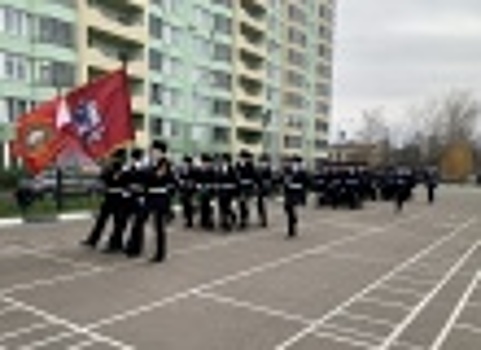 В Марушкинском состоялся парад кадетов