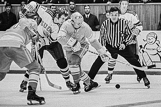 «Он даже шапку на глаза надвинул» Как сборная СССР по хоккею на глазах у Брежнева потерпела свое самое нелепое поражение