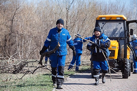 Омские волонтеры благоустроили территорию уникального природного парка в центре города