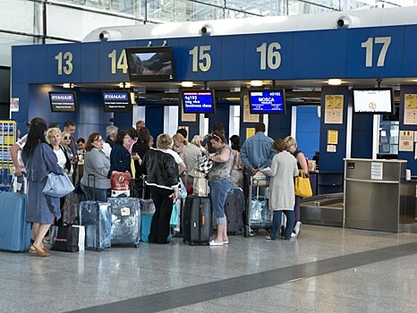 Сенатор предложил авиакомпаниям самим определять время завершения регистрации пассажиров