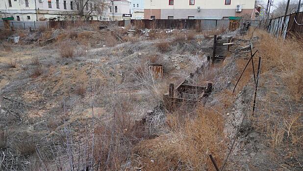 В центре Оренбурга начали засыпать яму «Атриума»