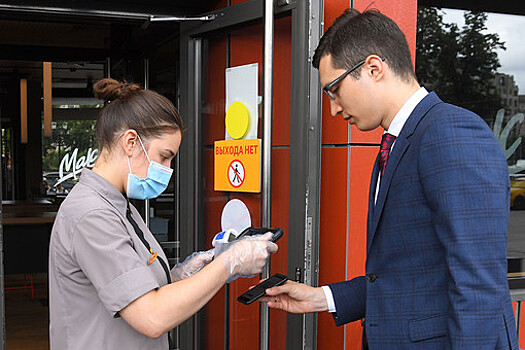 В Минпромторге рассказали, как введение QR-кодов скажется на кафе и ресторанах