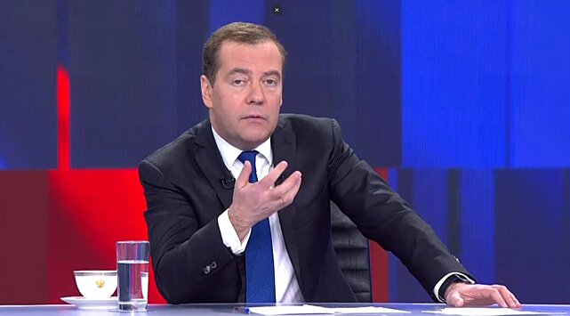 Медведев дал интервью и стал мемом. Все дело в пиджаке