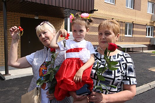 Современные и благоустроенные. Более 50 семей из аварийного жилья получили ключи от новых квартир в Рузе