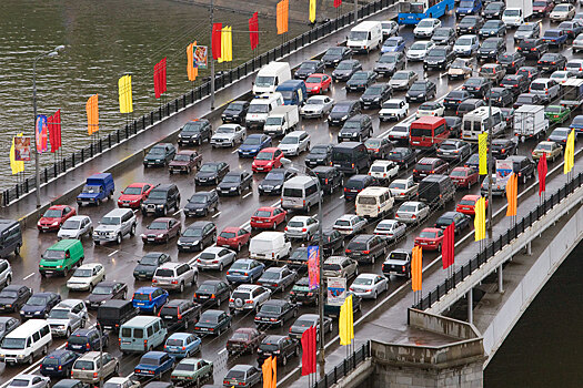 Ликсутов рассказал об отсутствии планов расширять зону платной парковки в Москве