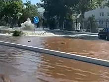 Возле Александро-Мариинской больницы фонтан забил из-под земли