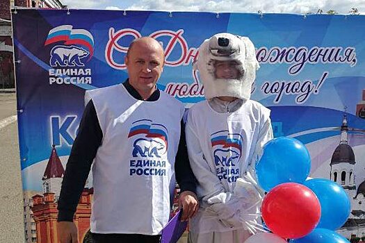 Единороссы поздравили жителей Канска с Днем города и провели акцию «Письмо в будущее»