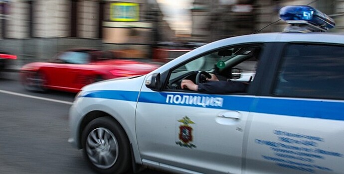В Казани девушка устроила танцы на крышах припаркованных автомобилей