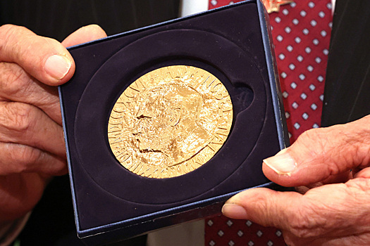 Нобелевский комитет напомнил о Геббельсе, которому лауреат премии передал свою медаль