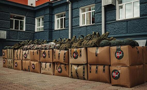 В Курской области медикам из приграничья передали бронежилеты и шлемы