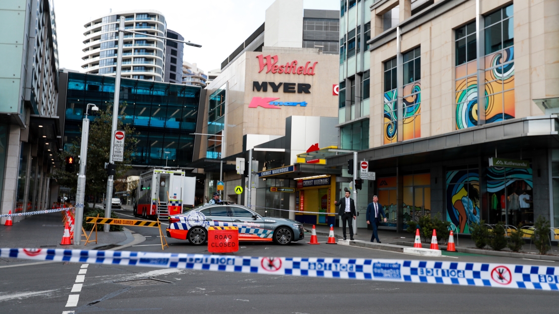 Полиция Австралии назвала цель преступника, напавшего на людей в ТЦ