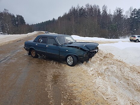 В Торжокском районе водитель без прав устроил ДТП