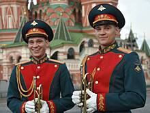 Мелодии под знаменами: фестиваль «Спасская башня» запомнится зрителям зрелищными выступлениями военных оркестров и мировых звезд