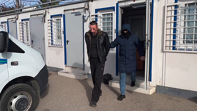 ФСБ задержала на въезде Крым подозреваемого в участии в нацбатальоне жителя Херсонской области