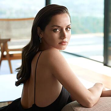 Ана де Армас стала новым глобальным амбассадором бренда Estée Lauder