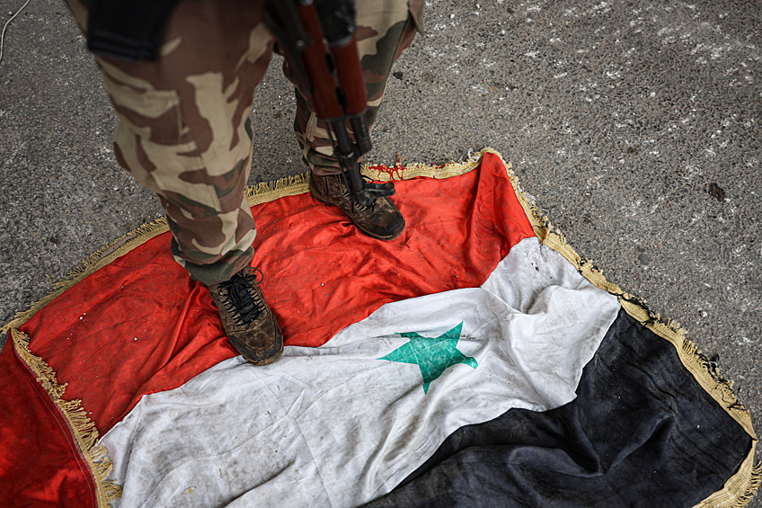 Сирийские повстанцы в городе город Хама на севере страны