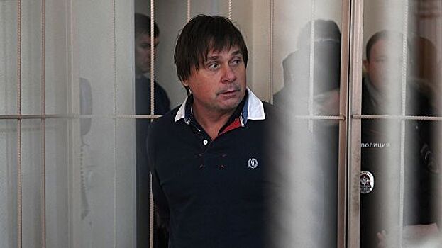 Суд перевел замглавы медцентра им. Мешалкина под домашний арест