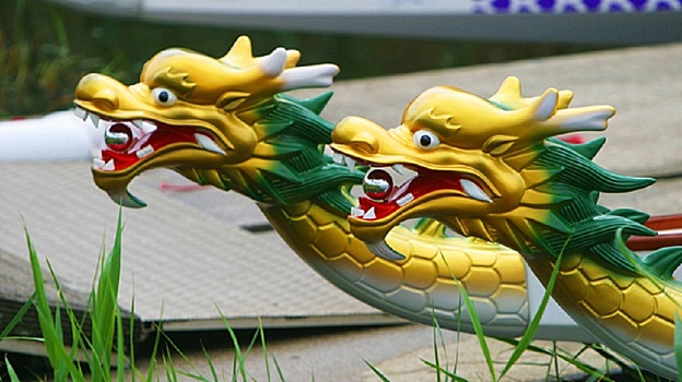 Как проходит китайский праздник лодок-драконов
