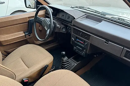 В РФ продают почти новый "Москвич-2141"