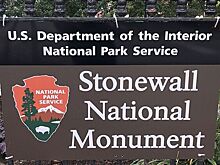 Администрация Трампа убрала радужный флаг с национального памятника