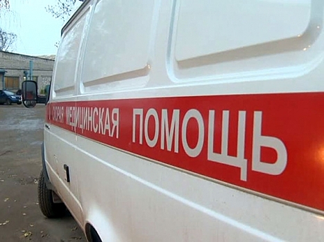 Водитель сбил двух пешеходов и снес ограждение на северо-востоке Москвы