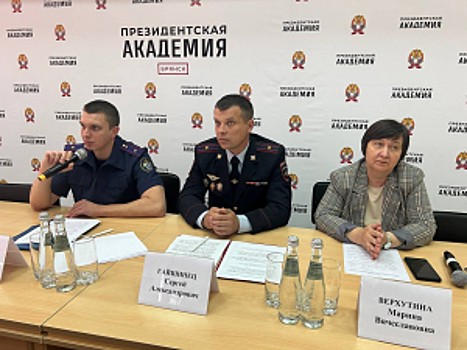 В Брянске в День солидарности в борьбе с терроризмом полицейские встретились со студентами