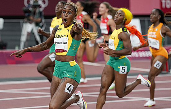 Ямайские спортсменки заняли весь пьедестал в беге на 100 м на Олимпиаде