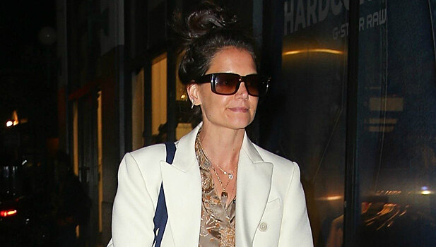 Кремовое пальто и лоферы Gucci: Кэти Холмс выбирает кэжуал-образ