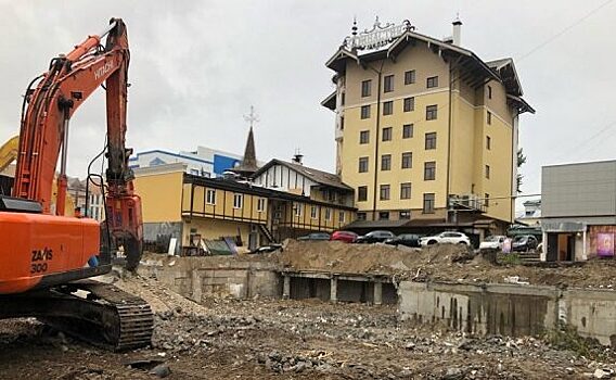 В центре Курска снесли легендарный долгострой