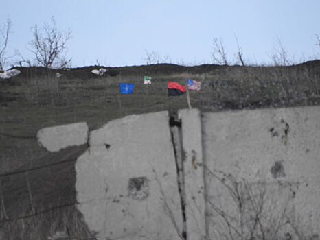 Бойцы ВСУ установили в Донбассе флаги США и НАТО вместо украинского
