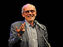 Гордон собрался в ЗАГС с девушкой, которая моложе его почти на 40 лет