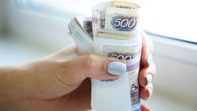 Бывшую сотрудницу полиции Салехарда заподозрили в присвоении более 700 тысяч рублей