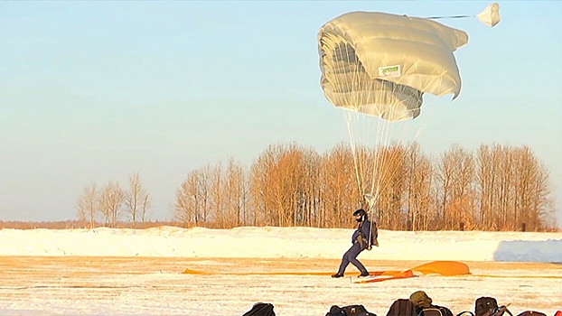 К встрече готовы: в Свердловской области авиационные спасатели отработали возвращение космонавтов с МКС