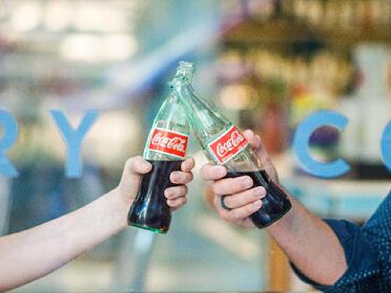 После ухода Coca-Cola в российских магазинах стало больше колы -  Рамблер/авто