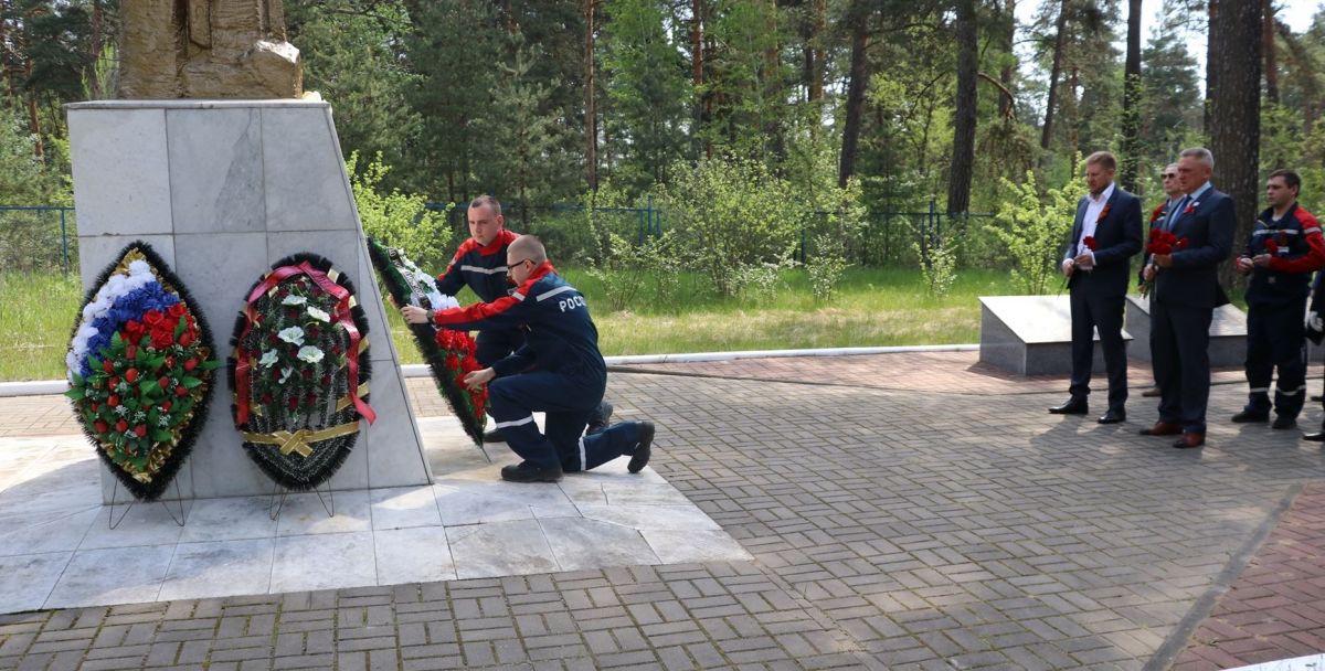 Воронежские энергетики возложили цветы к мемориалам в преддверии Дня Победы