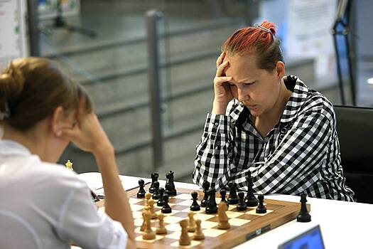 Украинская шахматистка отказалась жать россиянке руку и обыграла ее