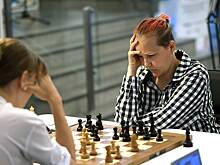Украинская шахматистка отказалась жать россиянке руку и обыграла ее