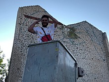 Граффити на стене жилого дома райтер из Ноябрьска посвятил воссоединению Крыма с Россией