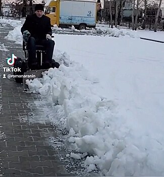 Роман Аранин опубликовал уборку снега мини-бульдозером, переоборудованным из инвалидной коляски