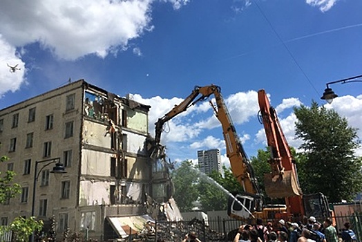 Демонтаж очередной пятиэтажки начался в Москве