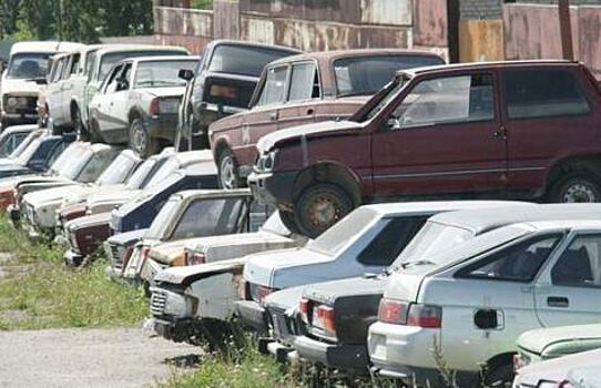Сколько машин брошено на штрафстоянках Москвы