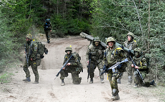 Как "горячий эстонский парень" ружьём и матом войско НАТО прогнал