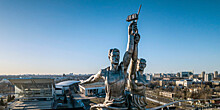 В Москве отмечают 85-летие монумента «Рабочий и колхозница»