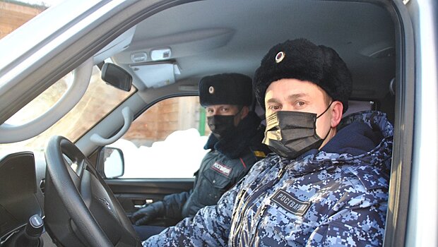          В Кирове бойцы Росгвардии оказали помощь прохожему, у которого случился приступ эпилепсии       