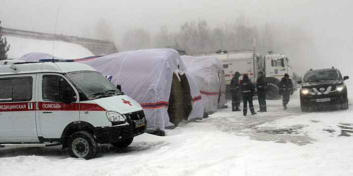 МЧС спешит на помощь: спасатели помогают оренбуржцам пережить непогоду