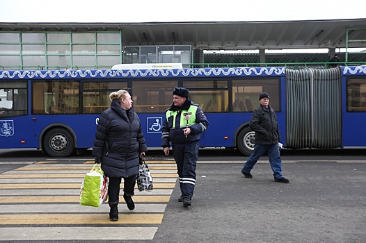 Работники ГКУ «Организатор перевозок» ежедневно помогают пассажирам в районе закрытых станций метро в ЮВАО