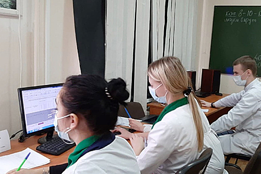 Свердловским медикам в колл-центрах начали помогать волонтеры