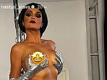44-летняя певица Слава снялась топлес