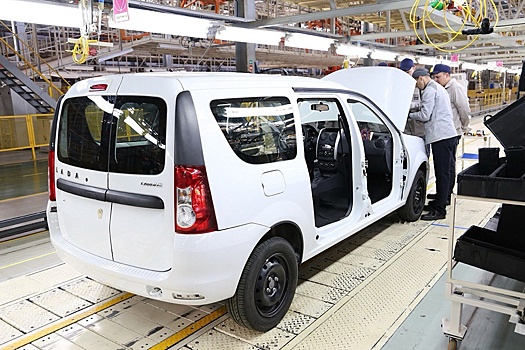 АвтоВАЗ возобновил производство пассажирских универсалов Lada Largus